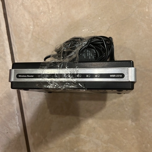 D-Link WBR-2310 Wireless Router - Picture 2 of 3